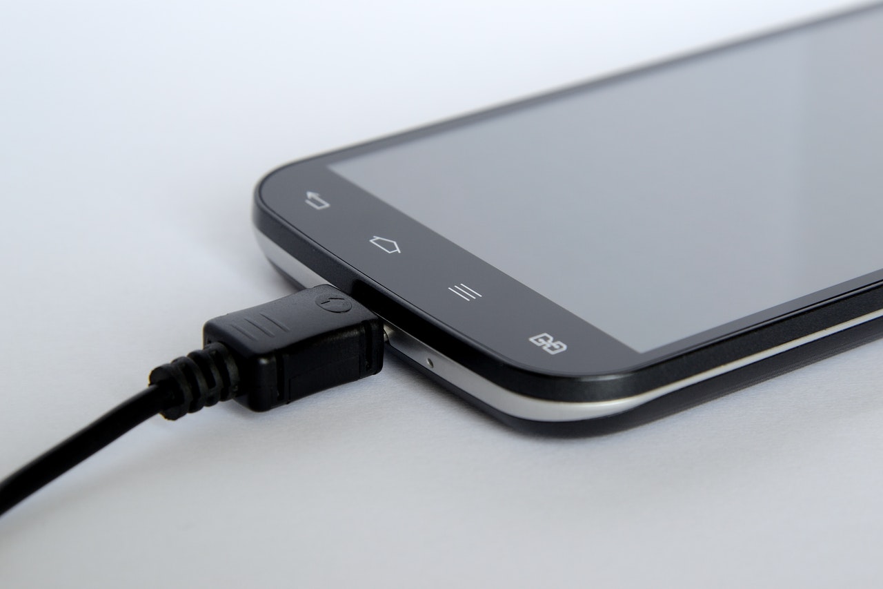 Things You Are Doing Wrong When Charging Your Smartphone