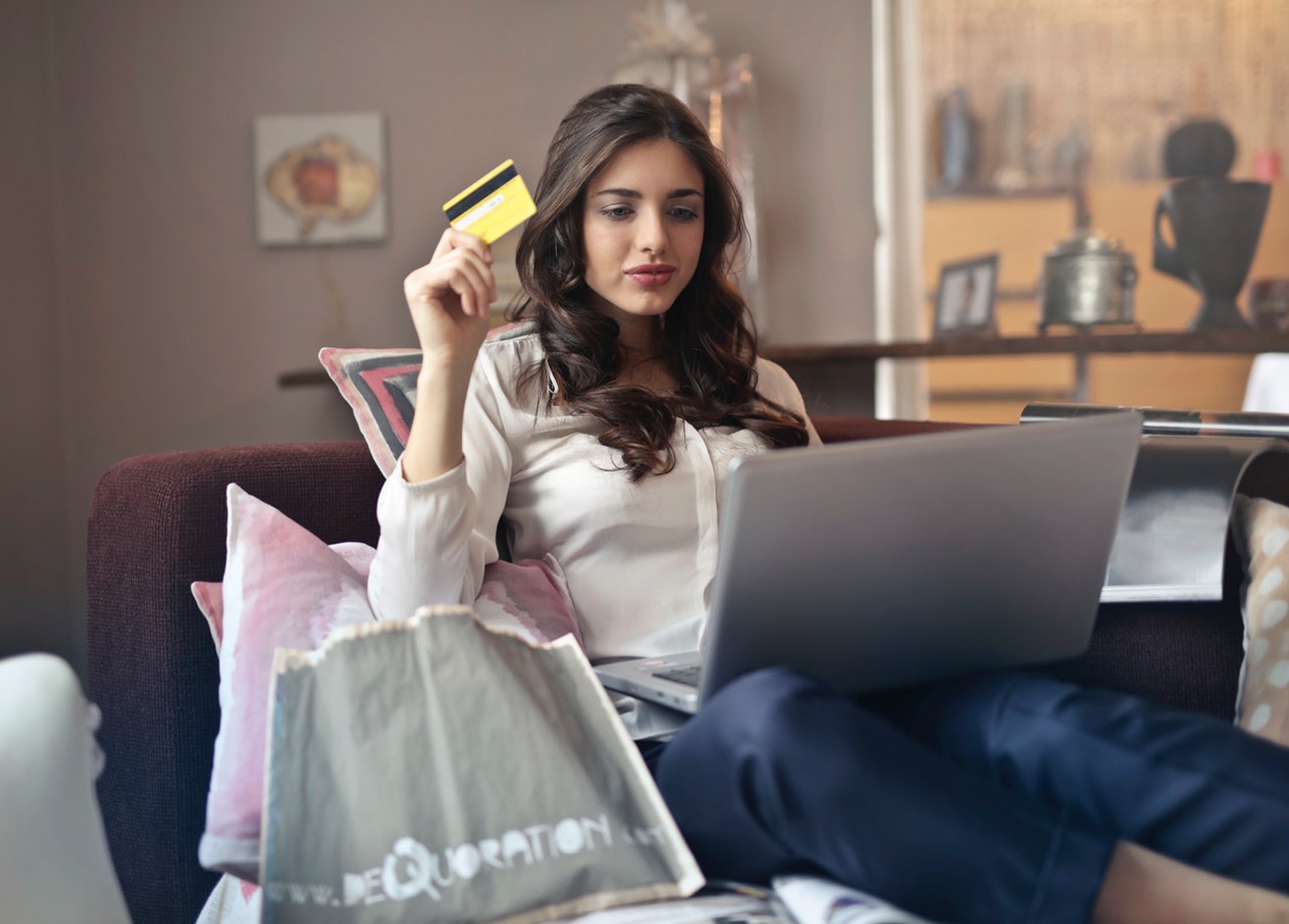 Top Reason why online shopping is better than offline