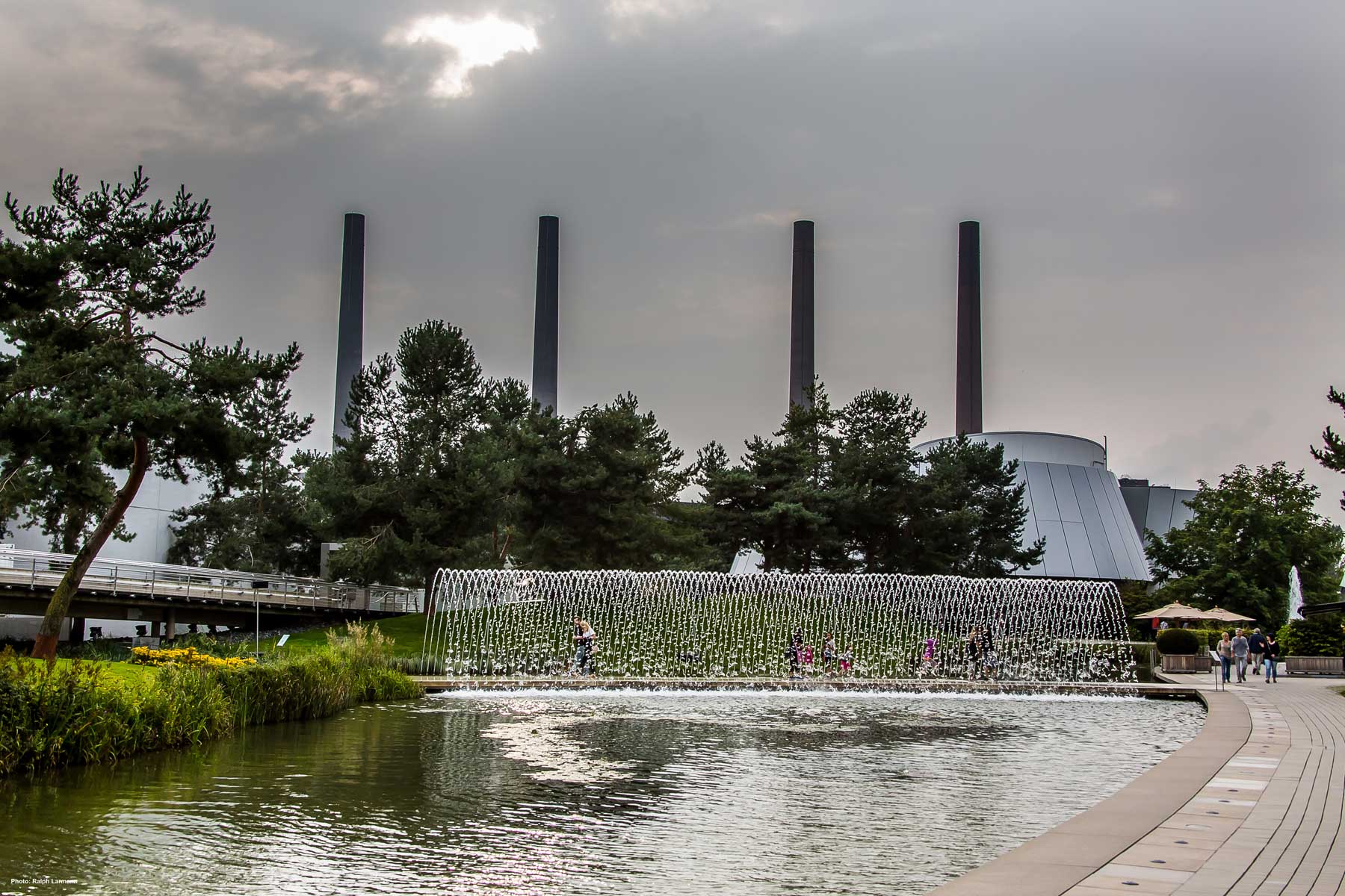 Water and light: Simple elements, great monuments